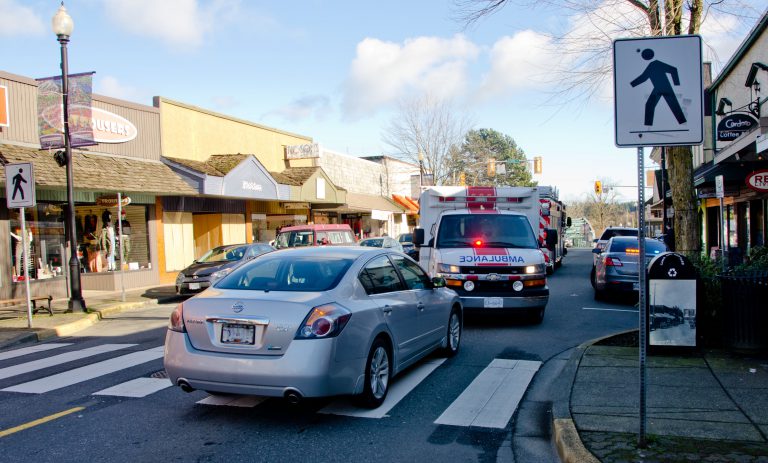 No major injuries after pedestrian struck in downtown Courtenay