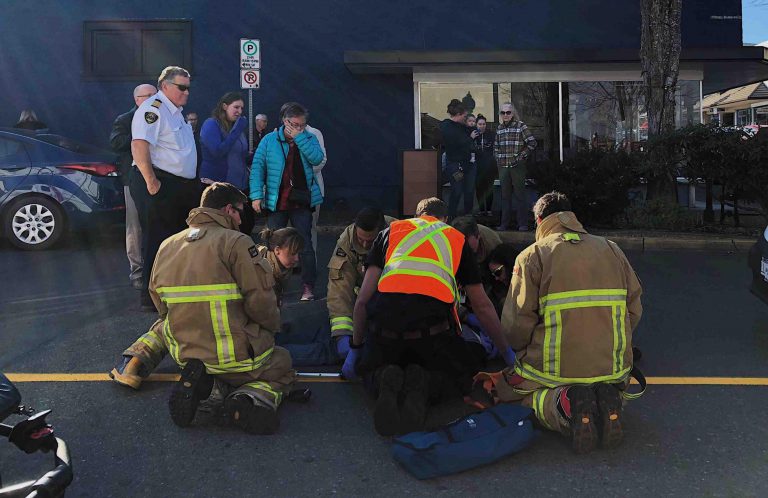 No major injuries after pedestrian struck in downtown Courtenay