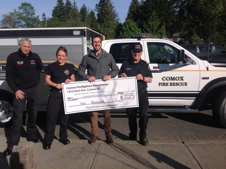 Comox Firefighter Association donates $2,000 to Francophone Youth Council